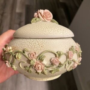 Vintage Resin Soap Dish Camelia Powder of Trinket Box